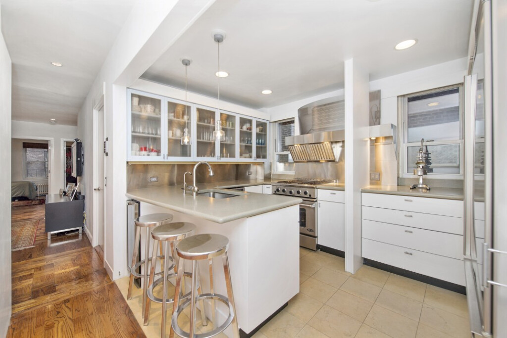 This Sprawling 3 plus Bedroom Co op In Murray Hill Has Square Footage 